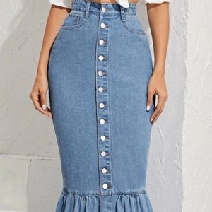 Maxi fish skirt -NEVER WORN size S for sale 🦋🦋..